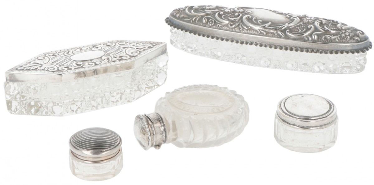 (5) delig lot kaptafeldoosjes & parfumflacon zilver.