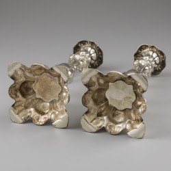 Rococo kandelaars (2), Hugo Böhm, Schwäbisch Gmünd ca. 1890, zilver.