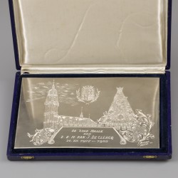 Plaquette geschenk aan de deken van de katholieke kerk te Halle, L. Goossens 1952, zilver.