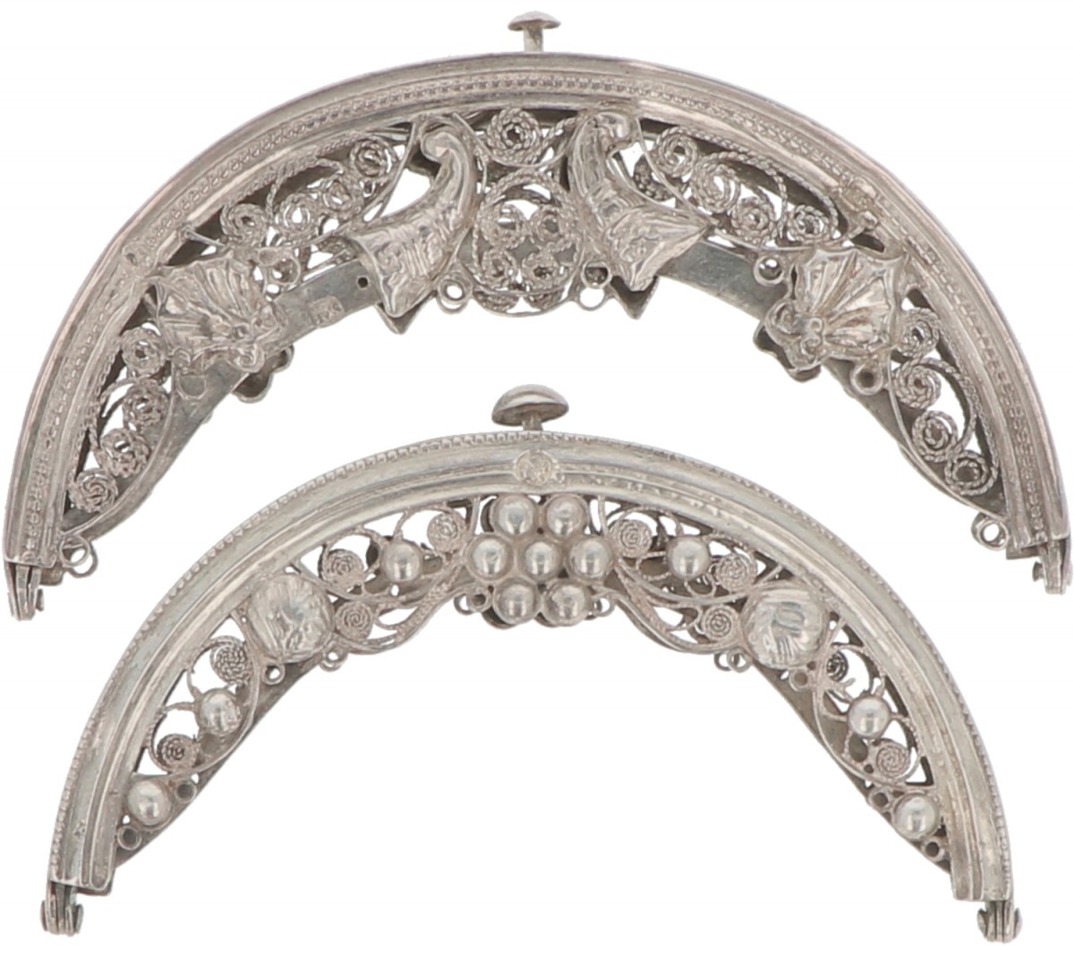 (2) delig lot beursbeugels zilver.