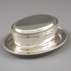 Koektrommel met onderschotel, J.M. van Kempen & Zonen, Voorschoten 1878, zilver.