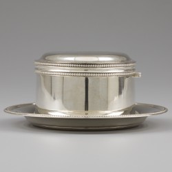 Koektrommel met onderschotel, J.M. van Kempen & Zonen, Voorschoten 1878, zilver.