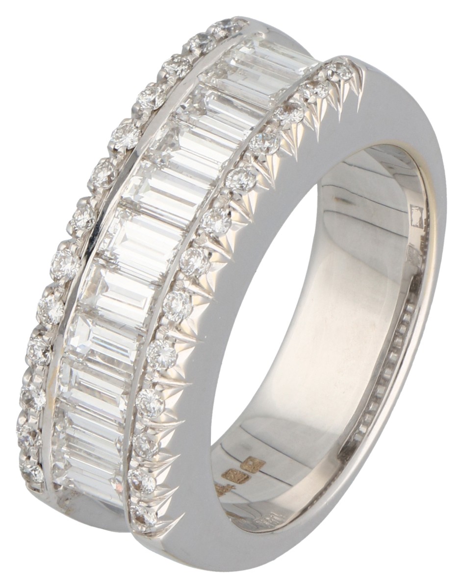 18K Witgouden demi-alliance ring bezet met ca. 1.05 ct. diamant.