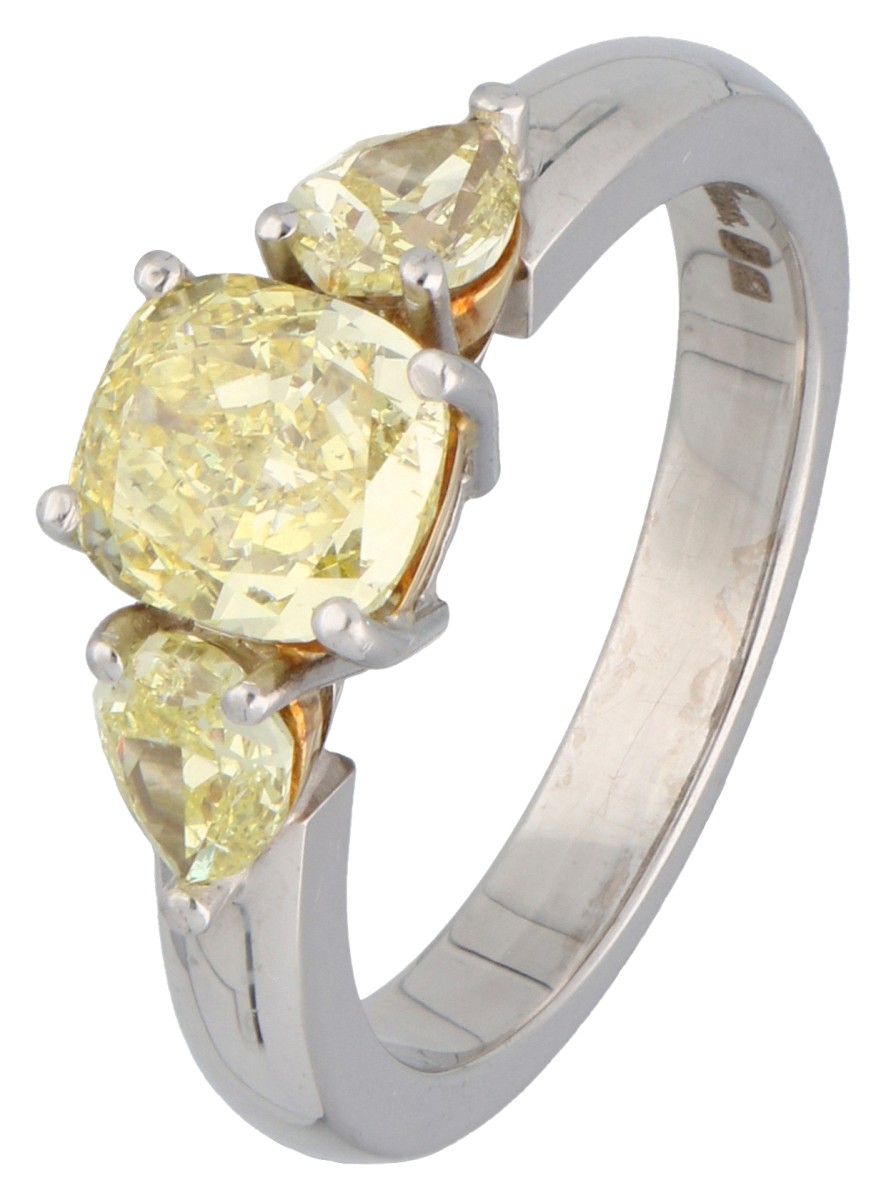 Goudwisselkantoor auction: 18K Witgouden ring bezet met ca. 1.10 ct. Light Fancy Yellow cushion geslepen diamant.