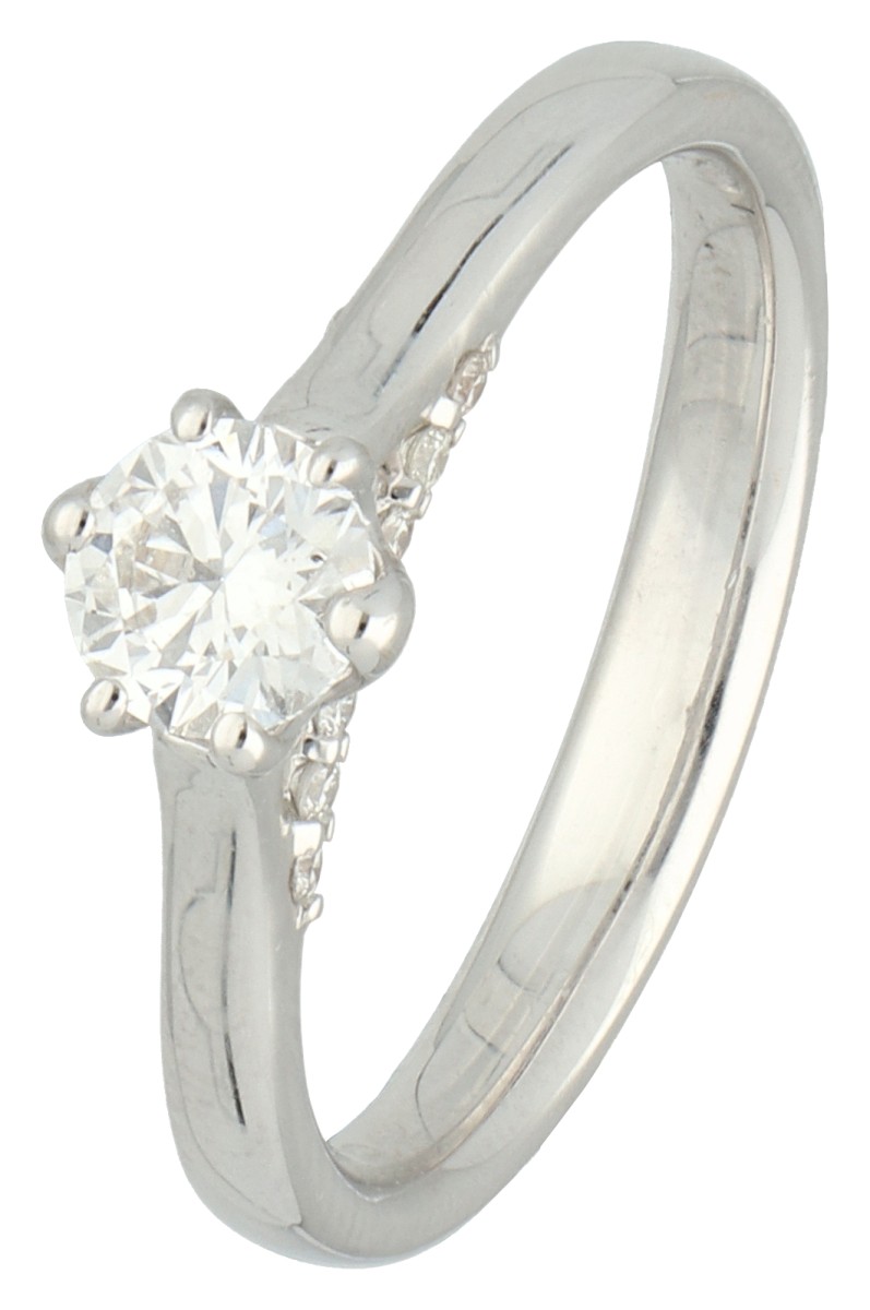 18K Witgouden solitair ring bezet met ca. 0.59 ct. diamanten.