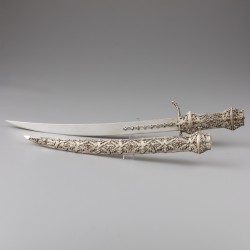 Flyssa met schede (zwaard type), Younes Mohammed Mokdad, Algiers, Algerije ca. 1965, zilver.