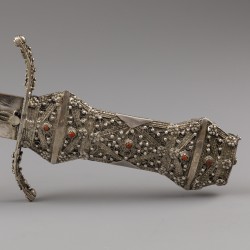 Flyssa met schede (zwaard type), Younes Mohammed Mokdad, Algiers, Algerije ca. 1965, zilver.