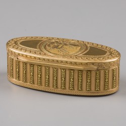 Lodewijk XIV gouden snuifdoos, Jean Ducrollay (1734-1761), Parijs, 1745.