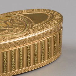 Lodewijk XIV gouden snuifdoos, Jean Ducrollay (1734-1761), Parijs, 1745.