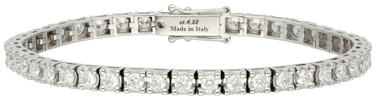 18K Witgouden tennis armband bezet met ca. 4.52 ct. diamanten.