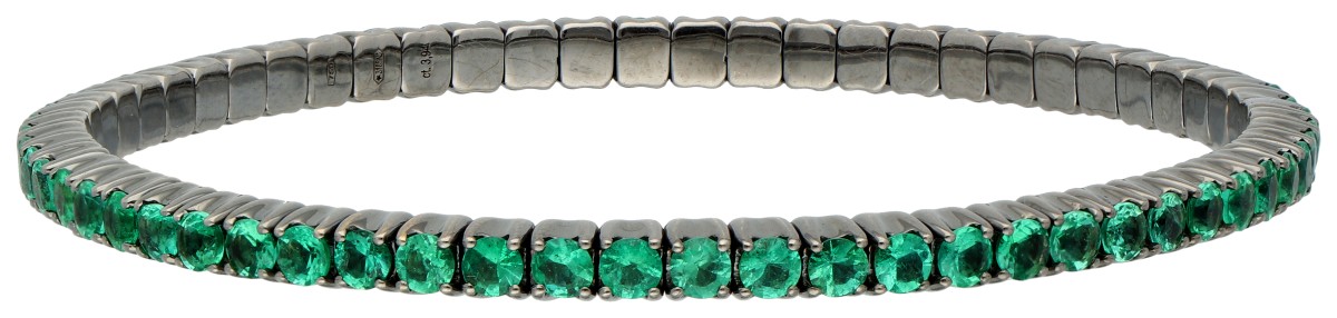 18K Grijsgouden tennis armband bezet met ca. 3.94 ct. smaragd.