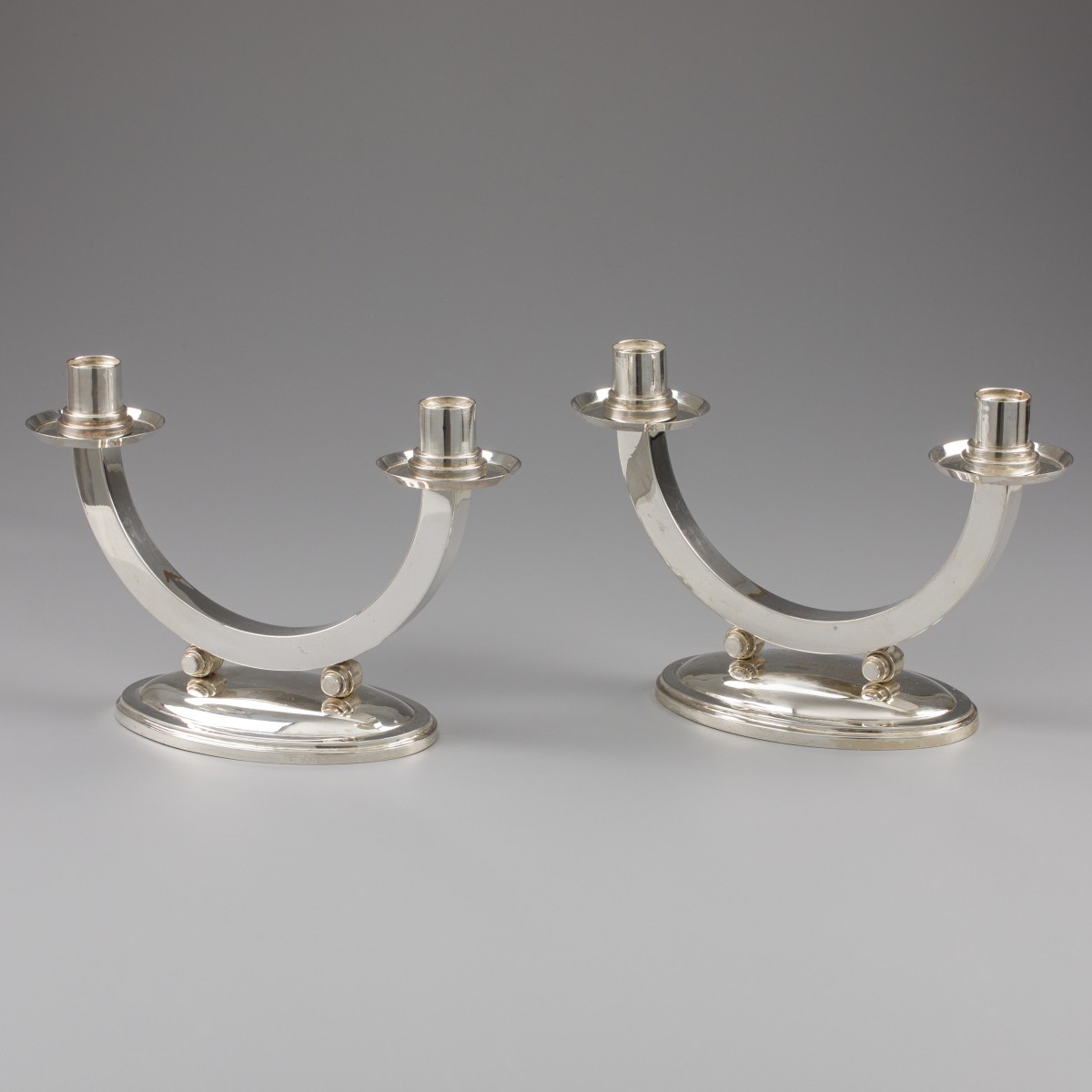 Art Deco kandelaars (2), België ca. 1920-1930, zilver.