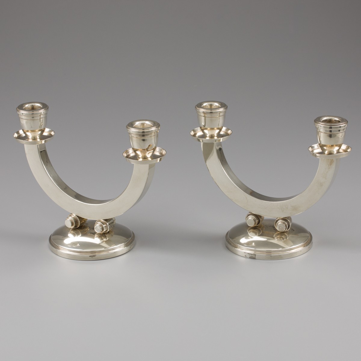 Art Deco kandelaars (2), België ca. 1920-1930, zilver.