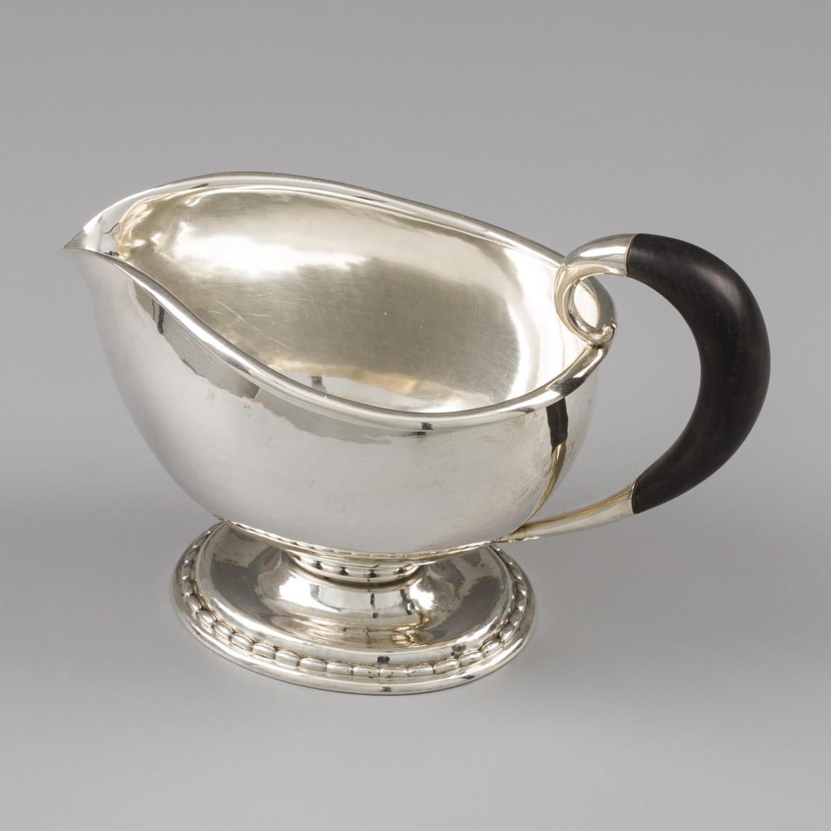 Georg Jensen saucière / sausboot, model nr. 290B, zilver. Ontworpen door Georg Jensen in ca. 1919.