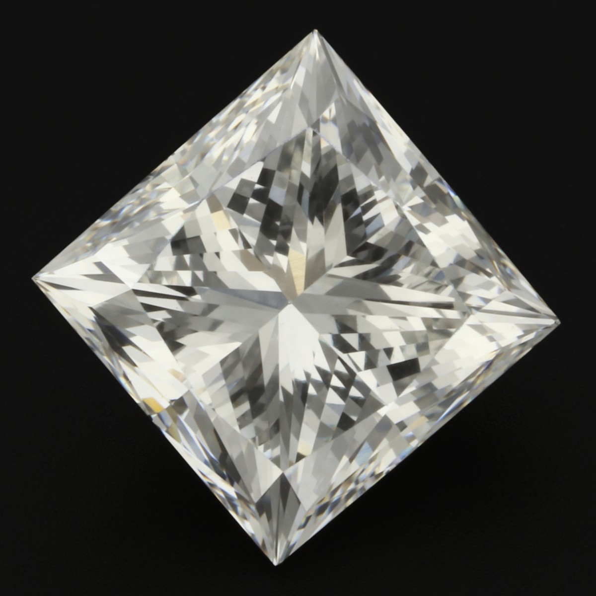 1.00 ct. HRD gecertificeerde natuurlijke diamant.