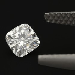 0.40 ct. GIA gecertificeerde natuurlijke diamant.