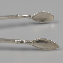 Georg Jensen suikertang, model Blossom, zilver. Ontworpen door Georg Jensen in 1919.