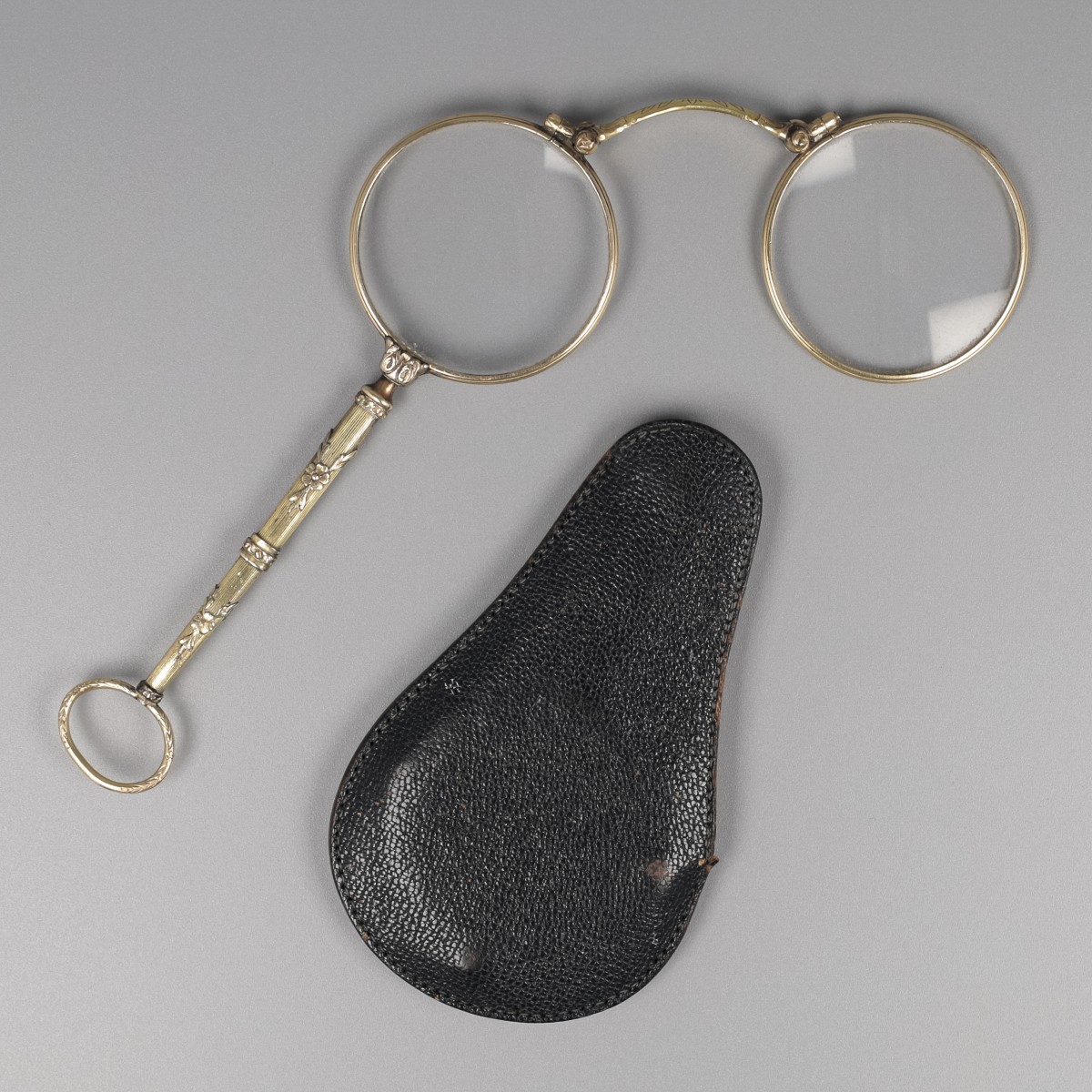 Lorgnette, Société des Lunetiers, Parijs ca. 1900, goud.