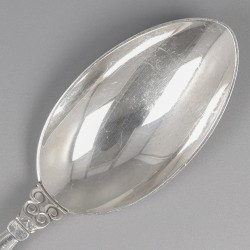 Georg Jensen dinerlepels (6), model Acorn, zilver. Ontworpen door Johan Rohde in 1915.