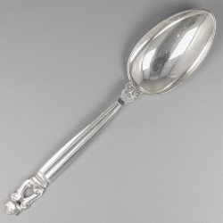 Georg Jensen dinerlepels 'large' (6), model Acorn, zilver. Ontworpen door Johan Rohde in 1915.