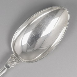 Georg Jensen dinerlepels 'large' (6), model Acorn, zilver. Ontworpen door Johan Rohde in 1915.