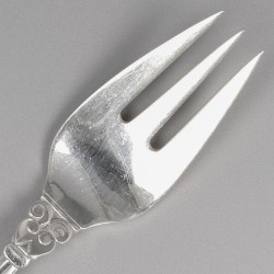 Georg Jensen visvorken (6), model Acorn, zilver. Ontworpen door Johan Rohde in 1915.