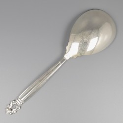 Georg Jensen serveerlepel (medium), model Acorn, zilver. Ontworpen door Johan Rohde in 1915.