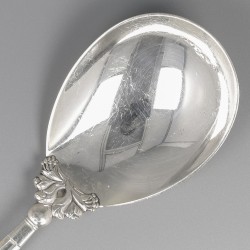 Georg Jensen serveerlepel (medium), model Acorn, zilver. Ontworpen door Johan Rohde in 1915.