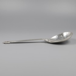 Georg Jensen serveerlepel (medium), model Acorn, zilver. Ontworpen door Johan Rohde in 1915.