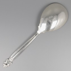 Georg Jensen serveerlepel (medium), model Acorn, zilver. Ontworpen door Johan Rohde in 1915.