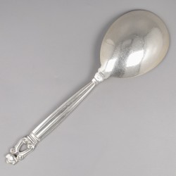 Georg Jensen serveerlepel (small), model Acorn, zilver. Ontworpen door Johan Rohde in 1915.