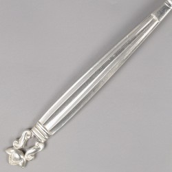 Georg Jensen serveervork (large), model Acorn, zilver. Ontworpen door Johan Rohde in 1915.