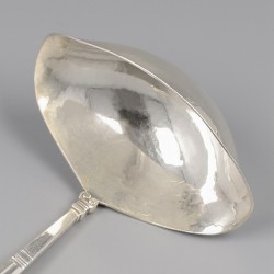 Georg Jensen jus pollepel, model Acorn, zilver. Ontworpen door Johan Rohde in 1915.