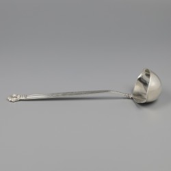 Georg Jensen jus pollepel (small), model Acorn, zilver. Ontworpen door Johan Rohde in 1915.