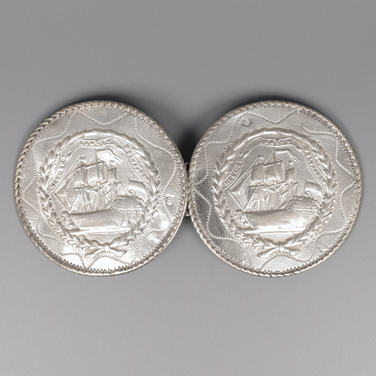 Broekstukken / klapstukken (2), Dirk van Duuren, Schoonhoven 1797, zilver.