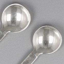 Georg Jensen zoutlepels (2), model Parallel, zilver. Ontworpen door Oscar Gundlach Pedersen in 1931.