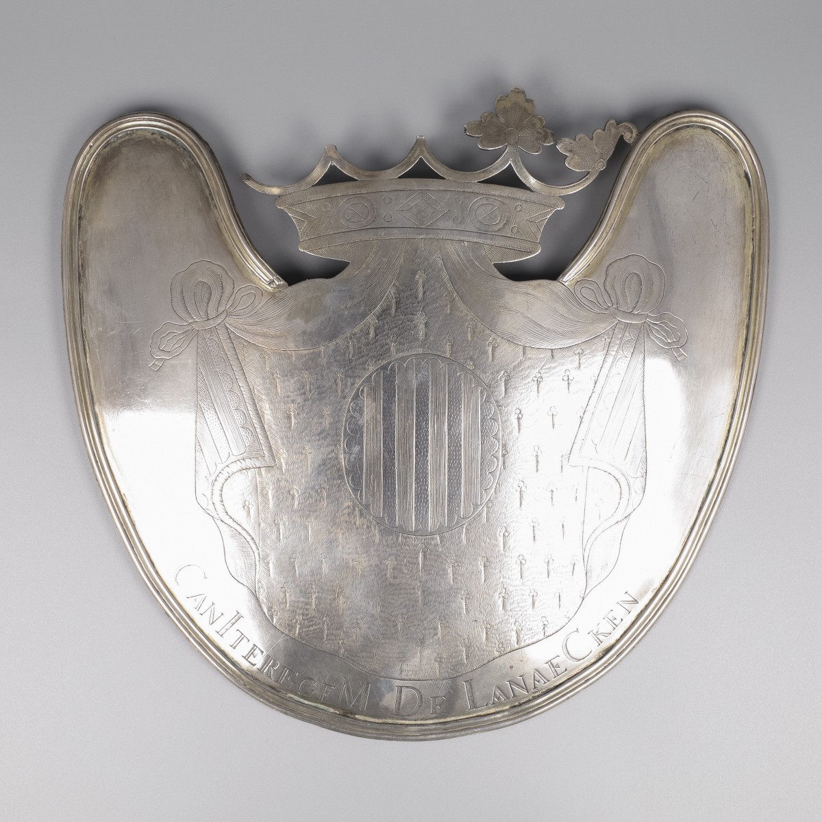 Goudwisselkantoor auction: Silver rifleman shield militia St. Sebastian, donated by Jean Guillaume Augustin de Merode, 6th Marquis of Westerlo in ca. 1751.