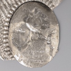 Koningsschilden zilver (2), Hendericus Pouluscen, schutterskoning St.-Sebastiaan in 1769 en 1782, zilversmid Hendrik Dresens (1724-1766), Maastricht 1766. Joan Wijnants, schutterskoning St.-Jorisgilde in 1774, Maastricht 1772/74.