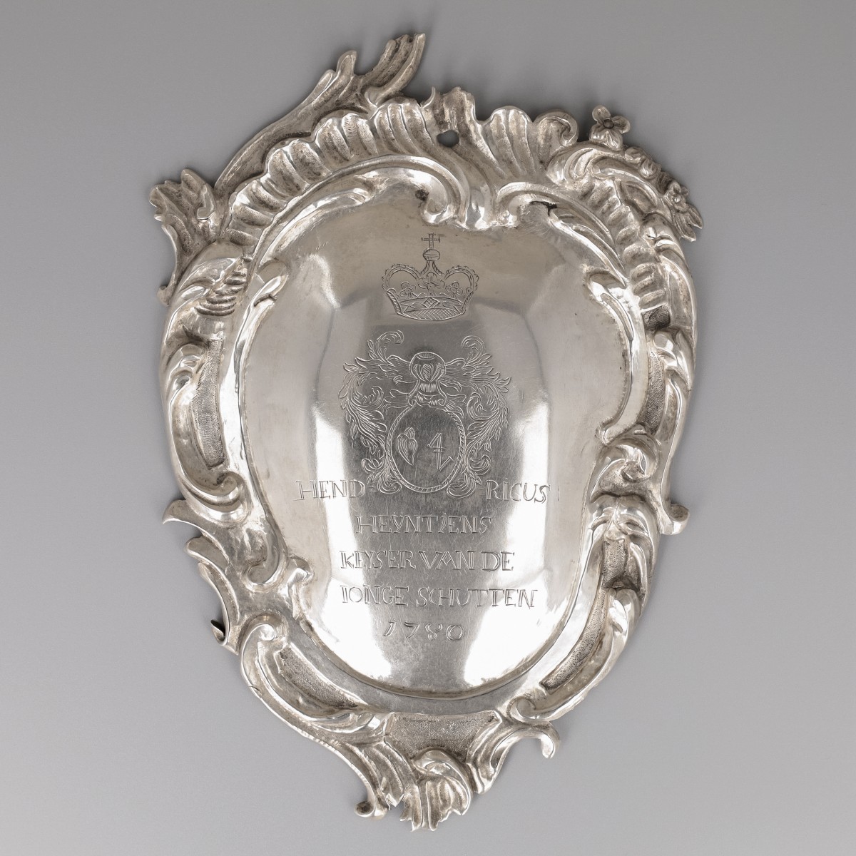 Keizersschild zilver, Hendricus Heyntjens, keizer schutterij St. Sebastiaan in 1780. 