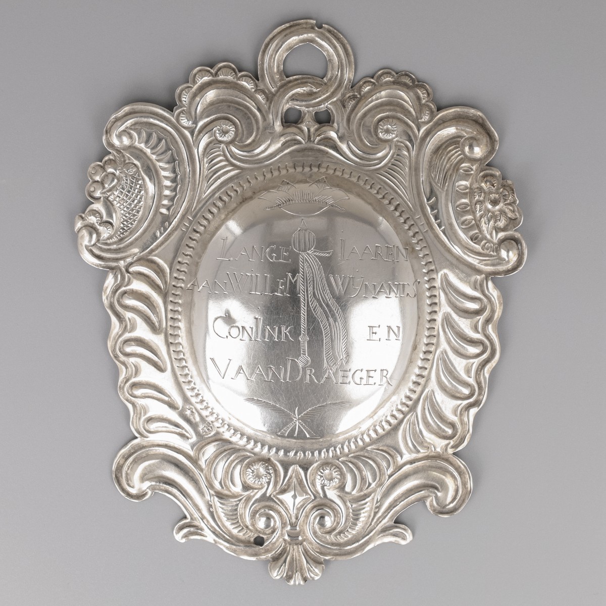 Koningsschild zilver, Willem Wijnants, schutterskoning St. Jorisgilde in 1780. Zilversmid Egidius Gilissen (1743-1791), Maastricht 1778/80.