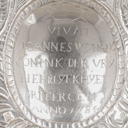 Koningsschild zilver, Joannes Wijnans, schutterskoning St. Jorisgilde in 1784. Zilversmid Egidius Gilissen (1743-1791), Maastricht 1782/84.