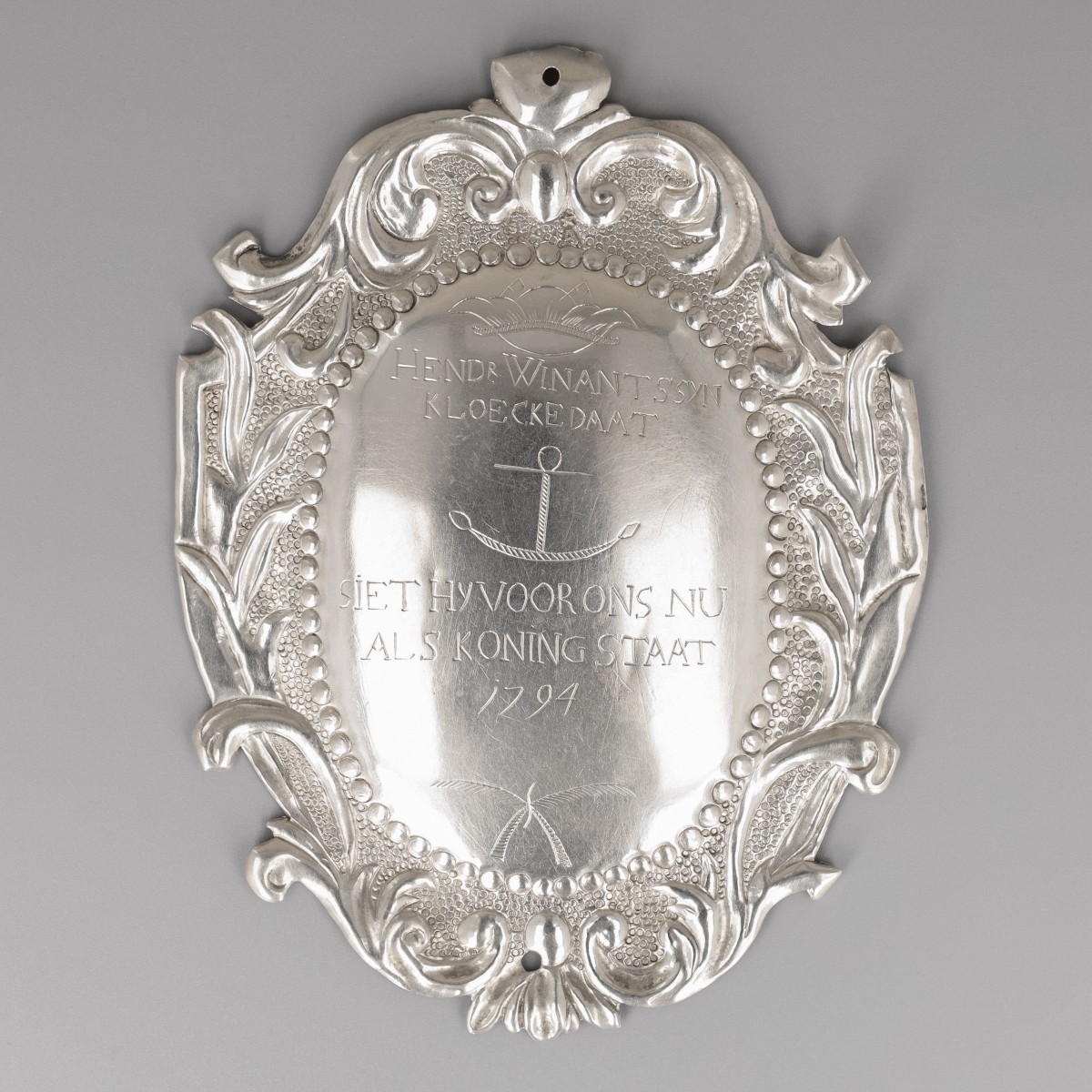 Koningsschild zilver, Hendrik Winants, schutterskoning St. Jorisgilde in 1794. Zilversmid Servatius Brabant (1783-1827), Maastricht 1792/97.