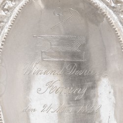 Koningsschilden zilver (2), Winand Devue, schutterskoning St Jorisgilde in 1858. Mathijs Schiepers, schutterskoning St. Jorisgilde in 1860. Zilversmid (van beide) Lambertus Hubertus Daenen (1855-1892), Maastricht ca. 1858-1860.