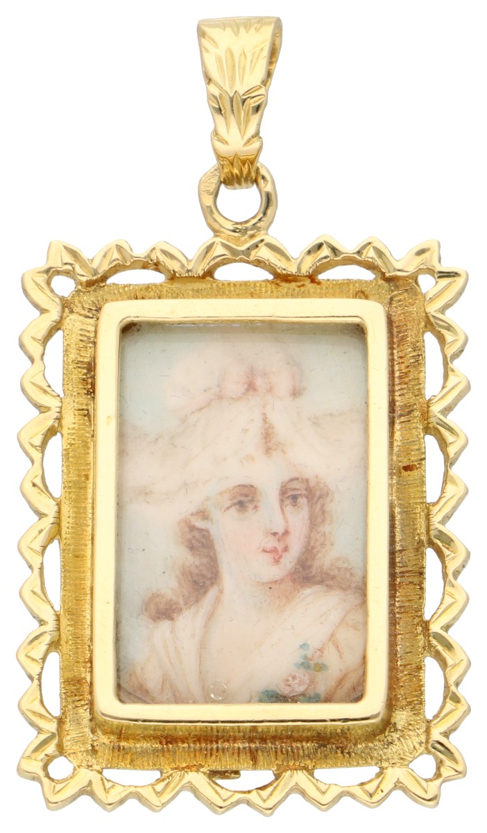 14K Geelgouden hanger met geschilderd portret in 18e eeuwse stijl