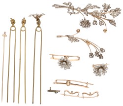 Antieke geelgouden multifunctionele broche / aigrette met oud geslepen diamanten 'en tremblant'.