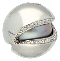 18K Witgouden Jorg Heinz 'Mystery Sphere' slot bezet met ca. 0.94 ct. diamant en Tahiti parel.