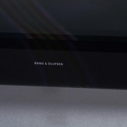 Bang & Olufsen - Beovision Avant design klassieker TV met DVD, op automatische voet en met afstandbediening, 20e eeuw.