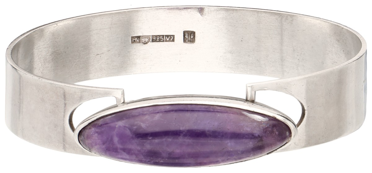 Zilveren Finse design bangle met amethist.