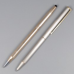 S.T. Dupont ballpoint pen & Cross ballpoint pen, verzilverd.