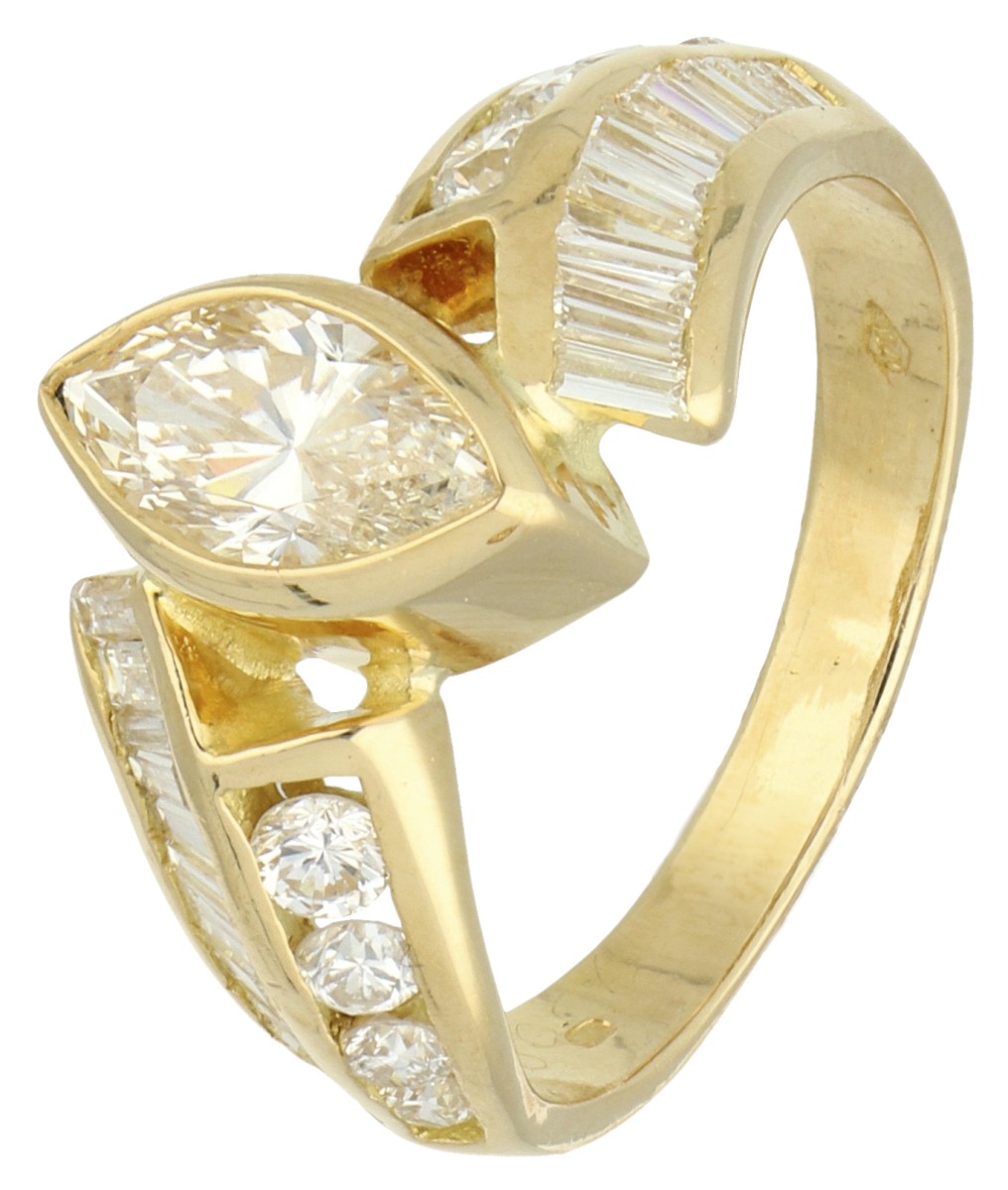 18K Geelgouden IGI-gecertificeerde shoulder ring met Faint Yellow diamant van ca. 1.05 ct.